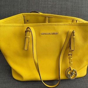Michael Kors Jet Set Travel Small in Yellow